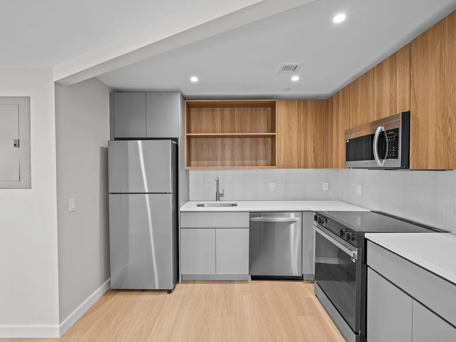 2905 West 17th Street — Photo 1