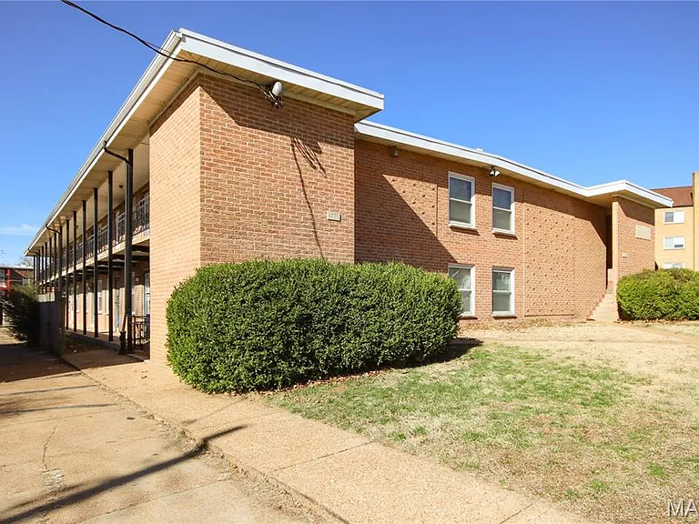 4770 Kings Dr #G — Photo 1
