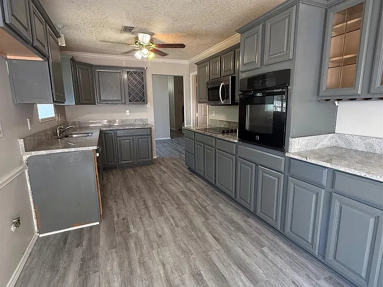 533 Raintree Cir — Photo 6