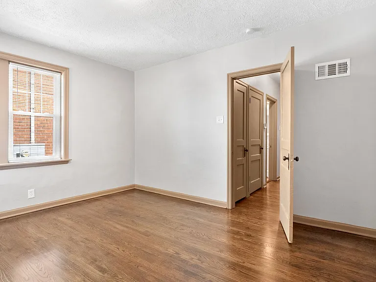 4934 Potomac — Photo 14