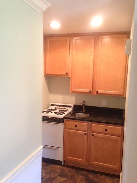 1st image of 1046 Delta Ave APT 4