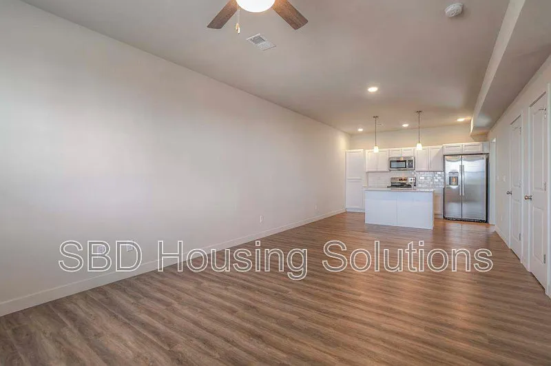 3 bed, 2.5 bath, $1,895 — Photo 4