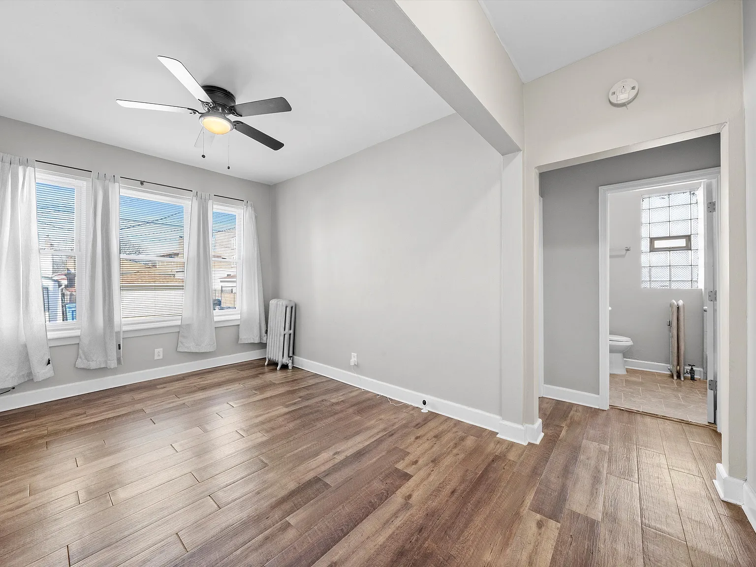 2 bed, 1.0 bath, 800 sqft, $1,300 — Photo 4