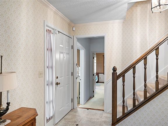 4th image of 579 Brooke Ln