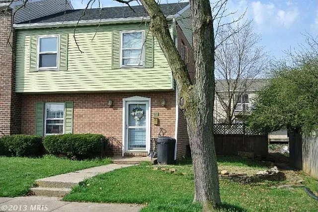 820 Woodlawn Dr photo 1