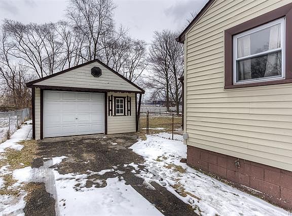 5th image of 15424 Woodbine