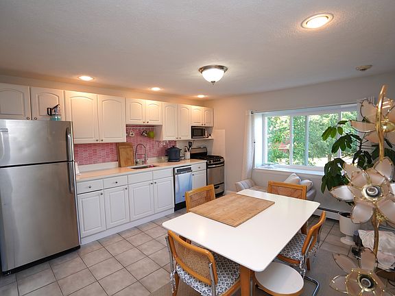 5th image of 360 Market St APT 6