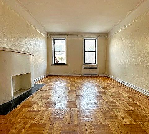 4th image of 960 E 14th St Floor 2