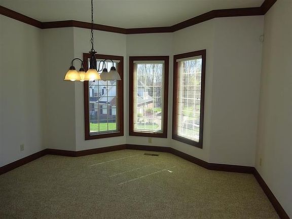 3rd image of 4581 Estate Dr