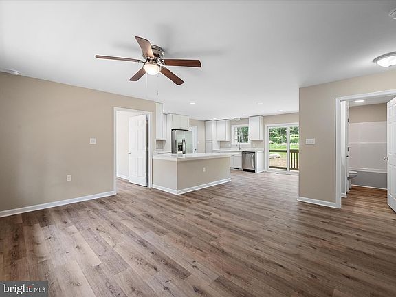 5th image of 827 Panther Dr