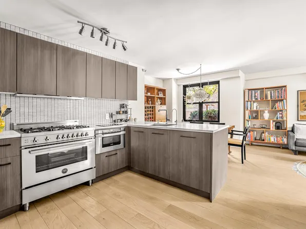 175 West 95th Street image 2 of 17