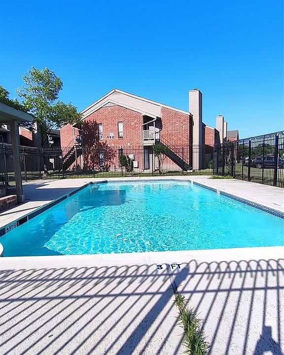 1st image of 12500 Sandpiper Dr APT 28