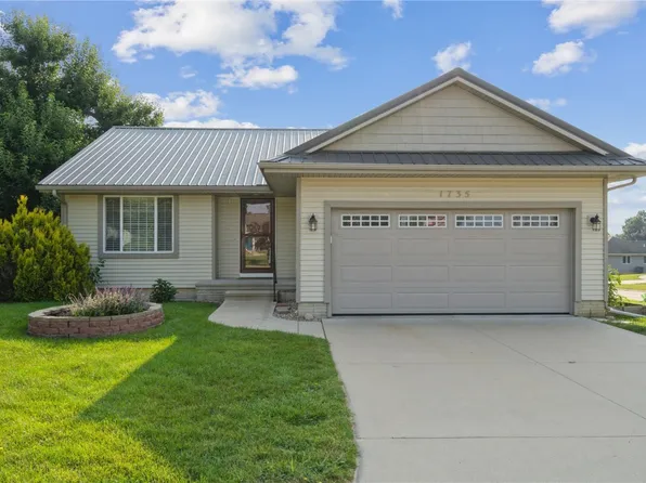 1735 Probst Cir SW, Cedar Rapids, IA 52402