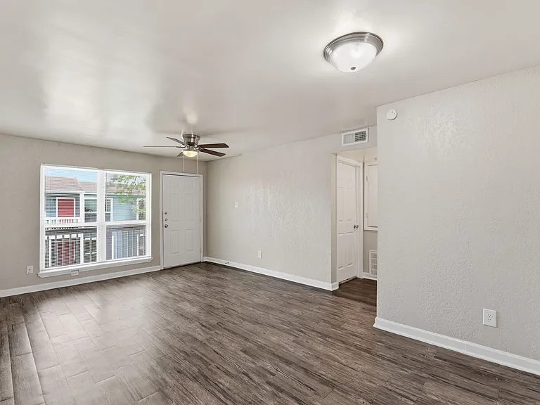 Henderson Grove Apartments — Photo 26
