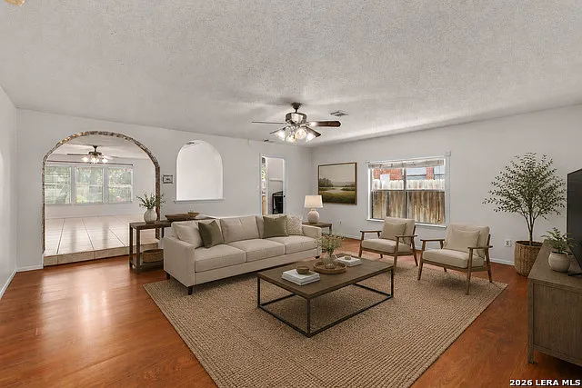 3 bed, 2.0 bath, 1863 sqft, $1,800 — Photo 2