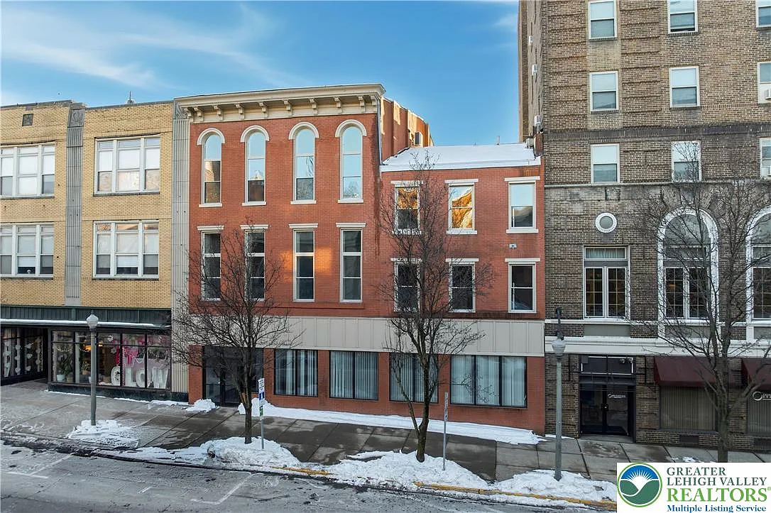 2 bed, 1000 sqft, $1,550 — Photo 1