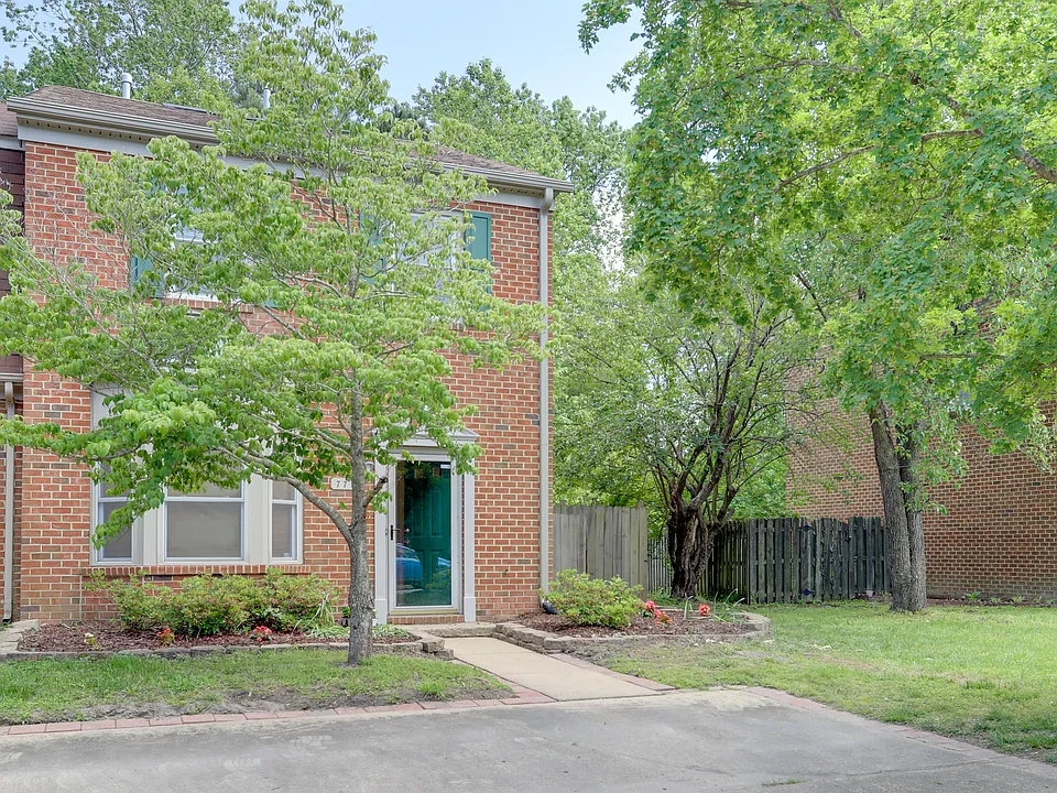 771 Creekside Cres