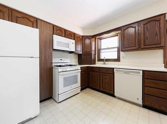 2nd image of 3120 Shelley Ct