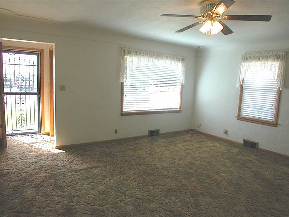 3rd image of 58 S Canyon St