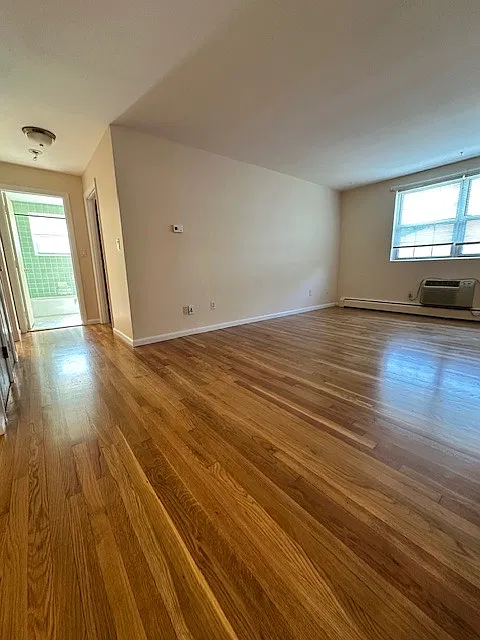 2 bed, 750 sqft, $2,300 — Photo 4