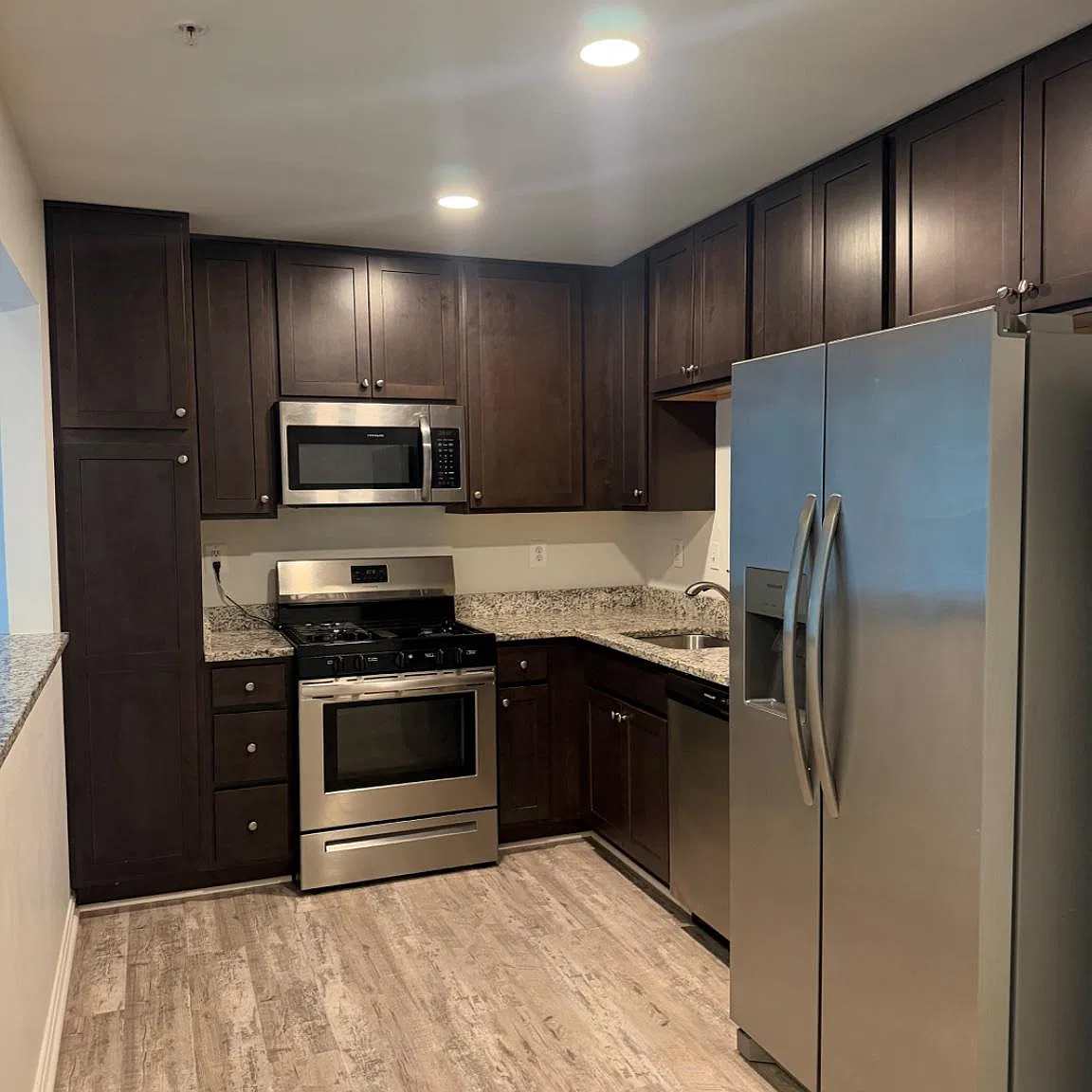 3 bed, 2.0 bath, 1620 sqft, $3,000 — Photo 4