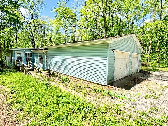 3rd image of 185 Ivy Ct