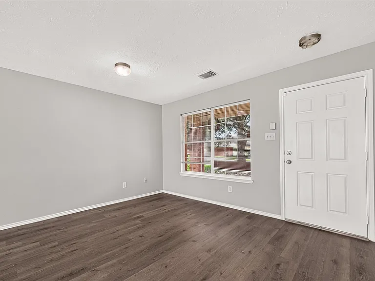 19451 Nasworthy Dr — Photo 14