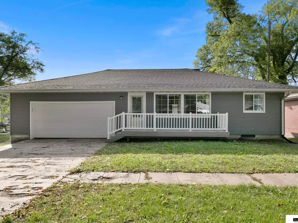 253 N 3rd St, Tecumseh, NE 68450