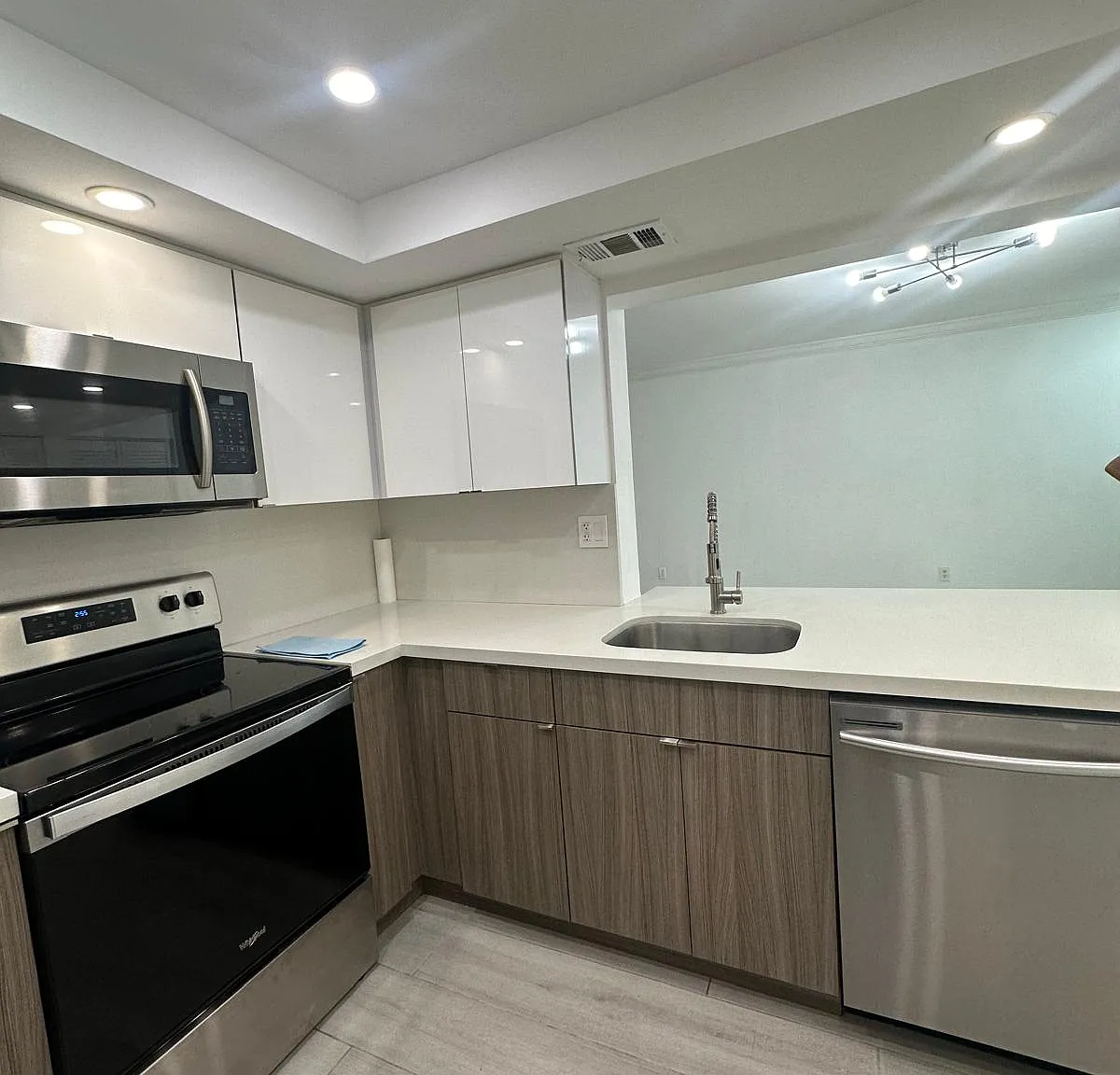 2 bed, 2.0 bath, 1126 sqft, $2,400 — Photo 3