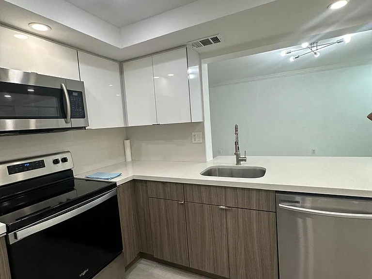 9725 Fontainebleau Blvd — Photo 3
