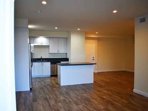 5th image of 4504 Colbath Ave #3B-2Ba-1200Sqft