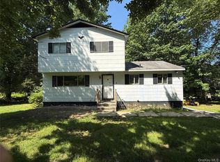 3 Galveston Dr, Monroe, NY 10950