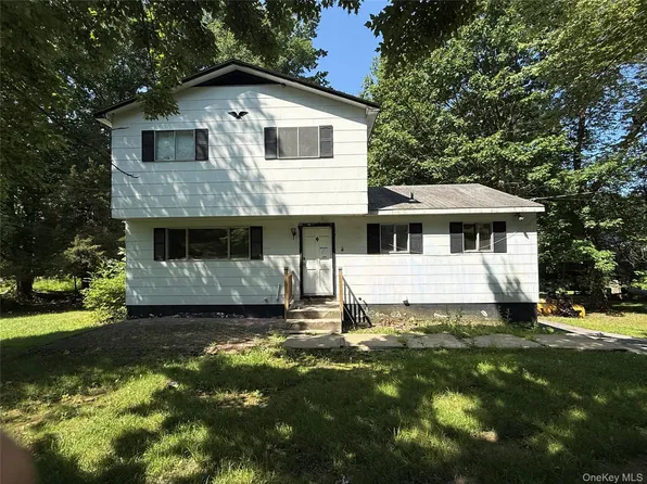 3 Galveston Drive, Monroe, NY 10950