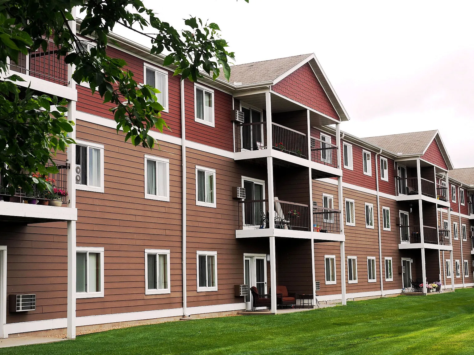 Bedford Apartments — Photo 1