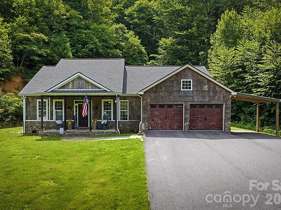 3rd image of 2570 Blowing Rock Blvd