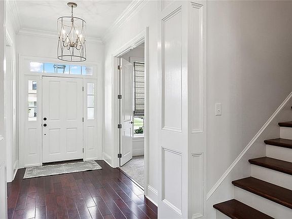 4th image of 513 Beverly Garden Dr