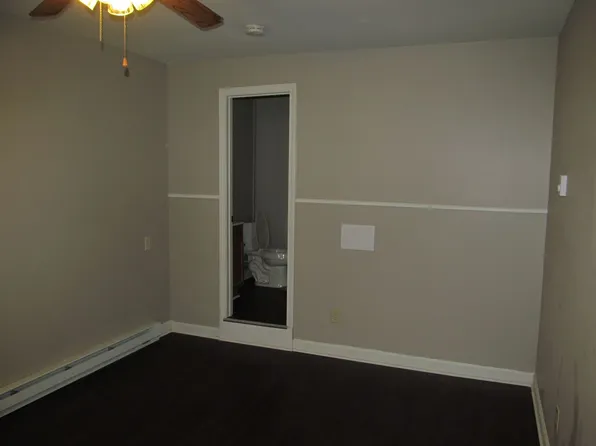 125 W Main St, 125 W Main St #6, Yadkinville, NC 27055
