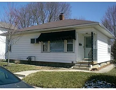 709 Leonard St photo 1