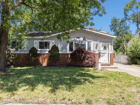 35224 Phyllis St, Wayne, MI 48184
