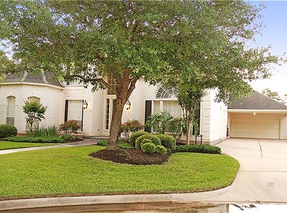 Just a few minutes away from the new Exxon complex in the Woodlands area. Quiet and serene subdivision away from all the busyness of the city.