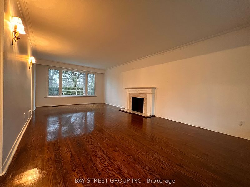 Toronto House for rent - 5 Bedrooms — photo 2