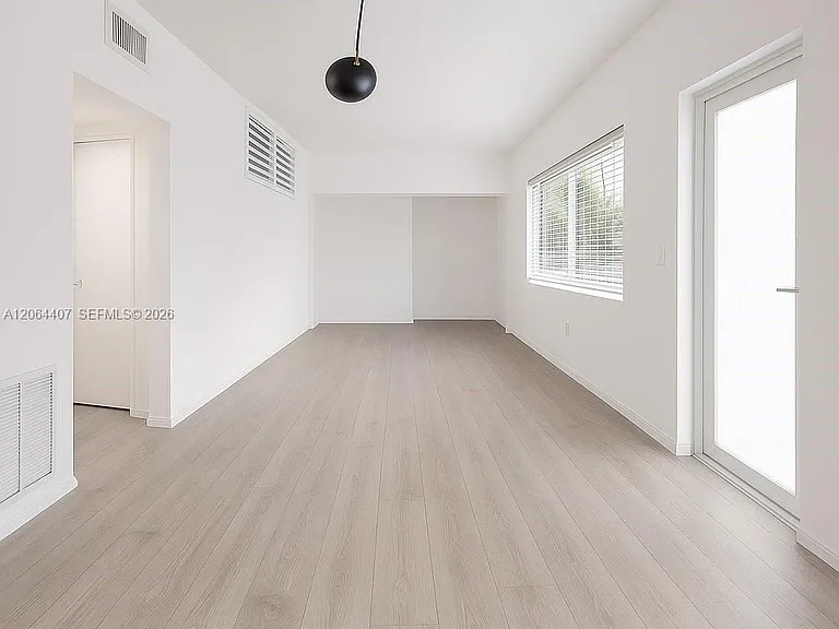 1110 Venetian Way #2B — Photo 7