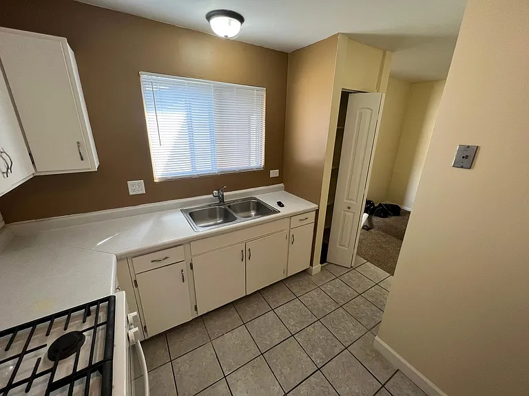 1215 Cedarwood Dr #D — Photo 3