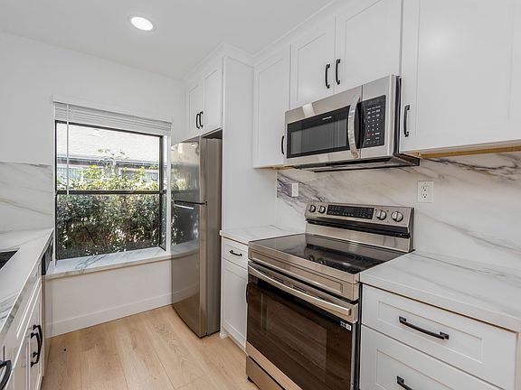 3rd image of 4219 44th St APT 5