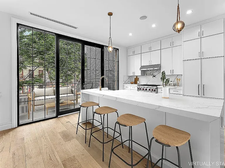 68 Linden St #2 — Photo 3