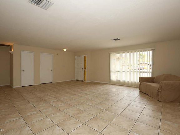 2nd image of 3535 E Sahuaro Dr