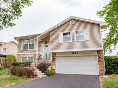 1920 Crescent Ln, Hoffman Estates, IL, 60169