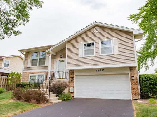 1920 Crescent Ln, Hoffman Estates, IL 60169