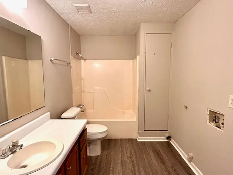 180 Hennon Dr NW — Photo 6