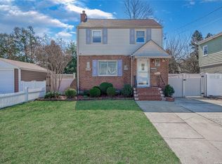 108 Lucille St, Hempstead, NY 11550